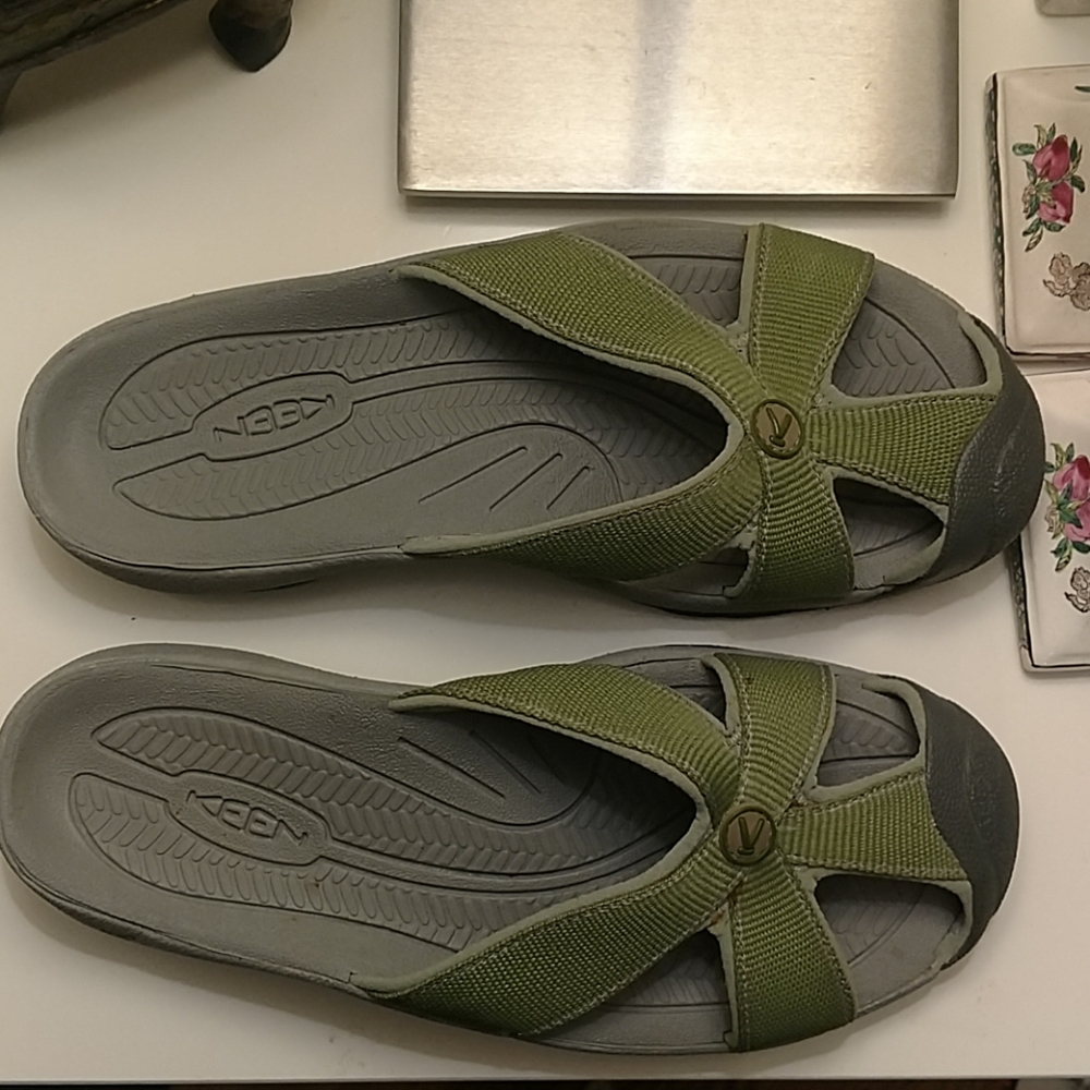 Keen pool-side shoes